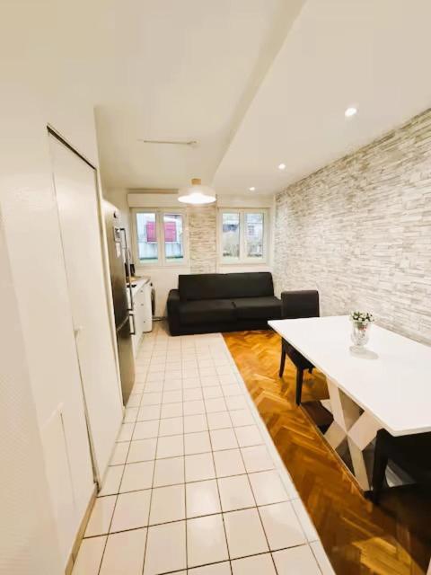 Mini-Studio Avec Kitchenette Ou Chambre Confort Avec Frigo Et Tv - Parking En Option Sur Resa ! Chaville Exteriör bild