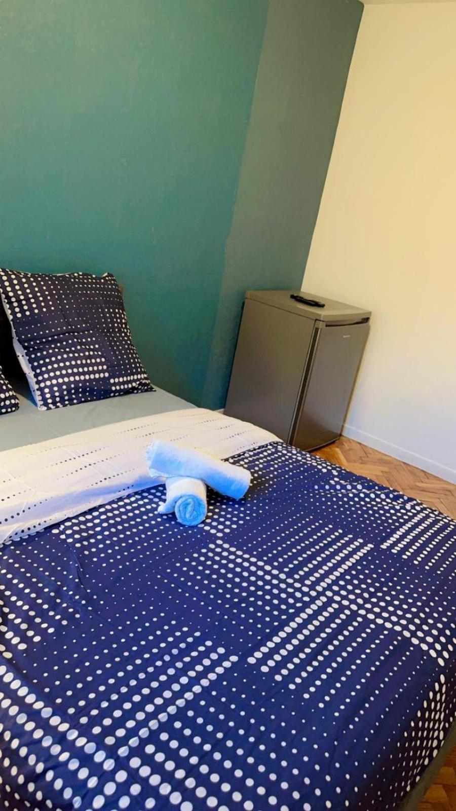 Mini-Studio Avec Kitchenette Ou Chambre Confort Avec Frigo Et Tv - Parking En Option Sur Resa ! Chaville Exteriör bild