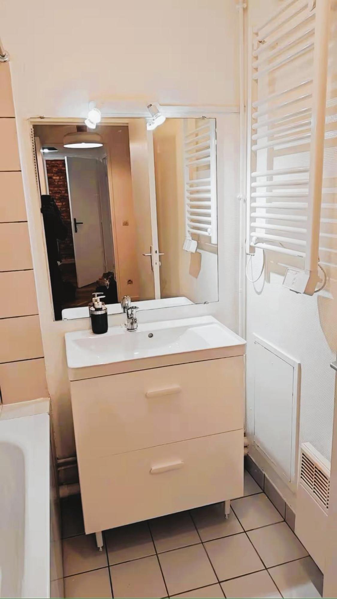 Mini-Studio Avec Kitchenette Ou Chambre Confort Avec Frigo Et Tv - Parking En Option Sur Resa ! Chaville Exteriör bild