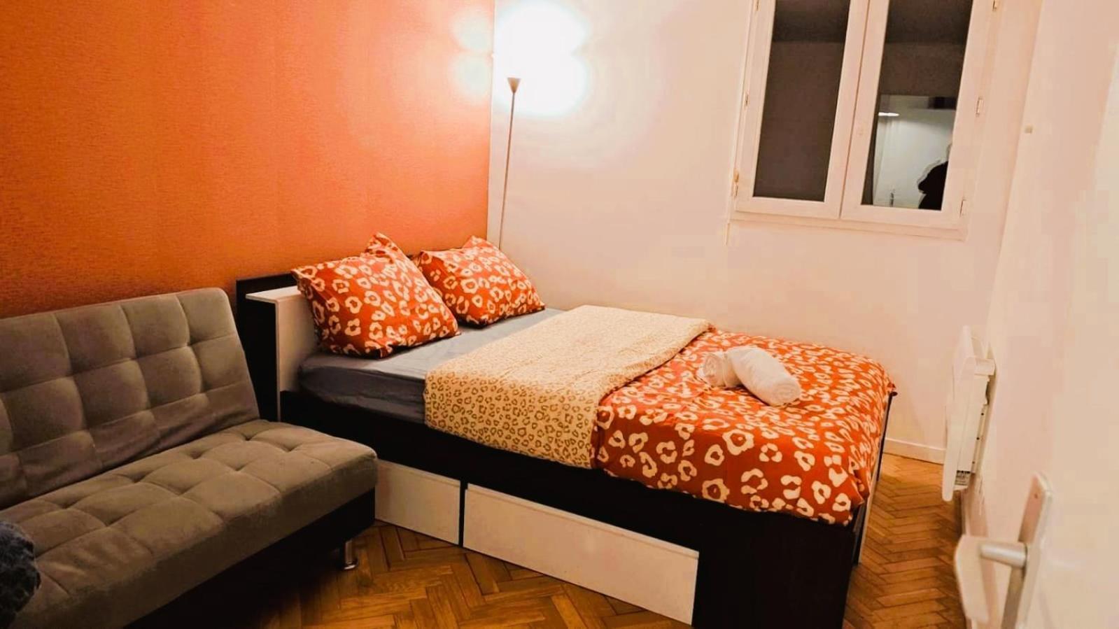 Mini-Studio Avec Kitchenette Ou Chambre Confort Avec Frigo Et Tv - Parking En Option Sur Resa ! Chaville Exteriör bild