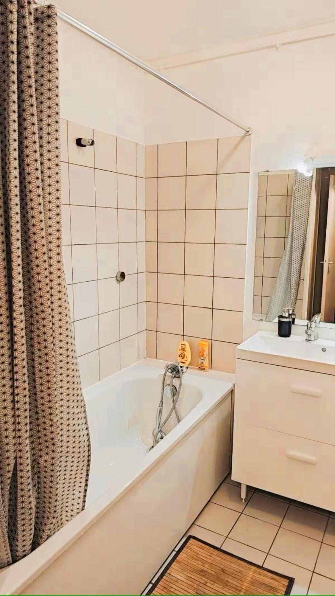Mini-Studio Avec Kitchenette Ou Chambre Confort Avec Frigo Et Tv - Parking En Option Sur Resa ! Chaville Exteriör bild